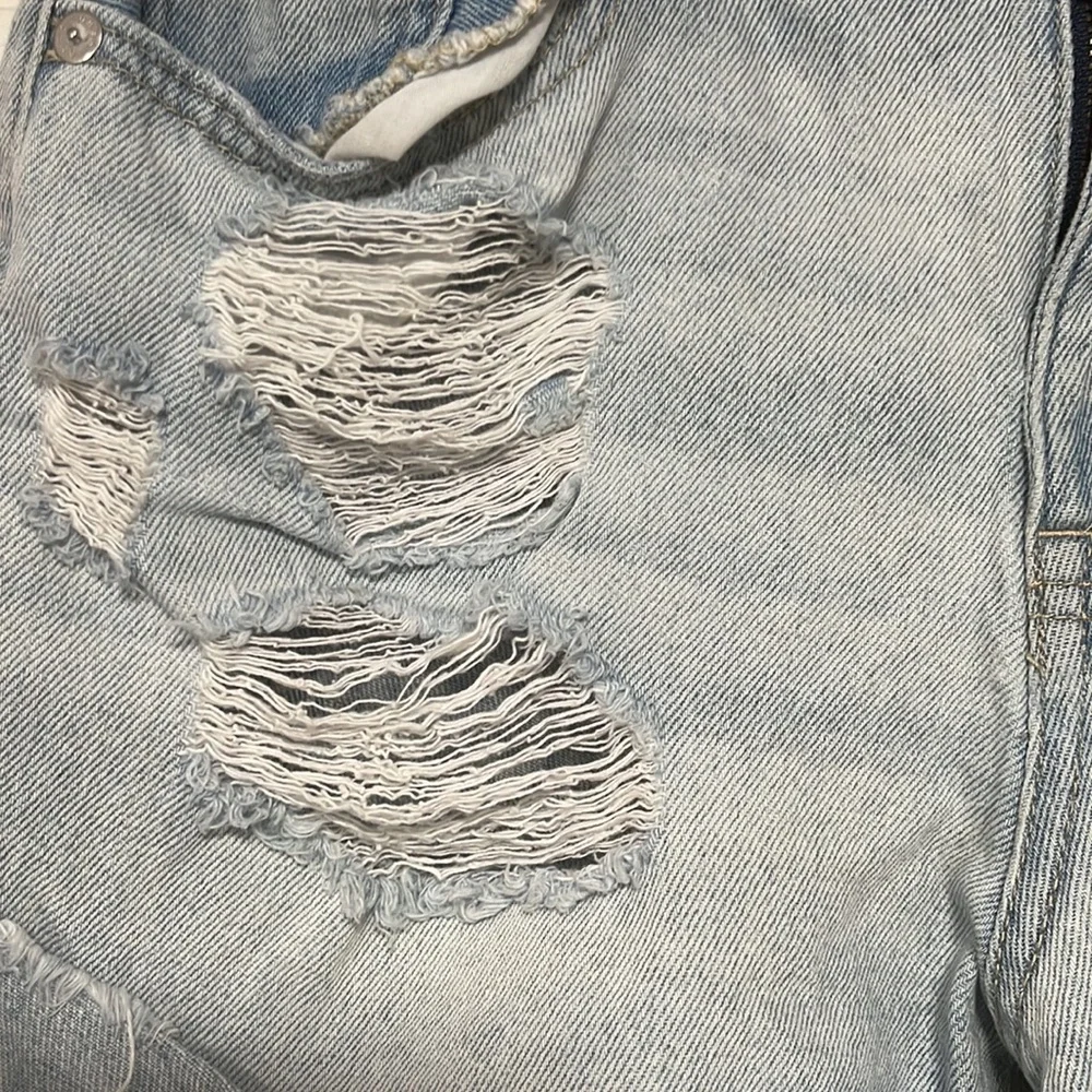 Aeropostale light wash, distressed mom jeans size 8 - Picture 2 of 5